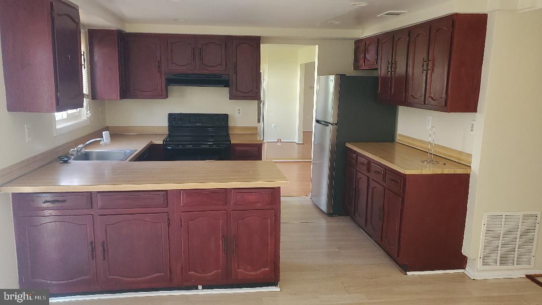 RAMBLING HILLS - Residential Lease