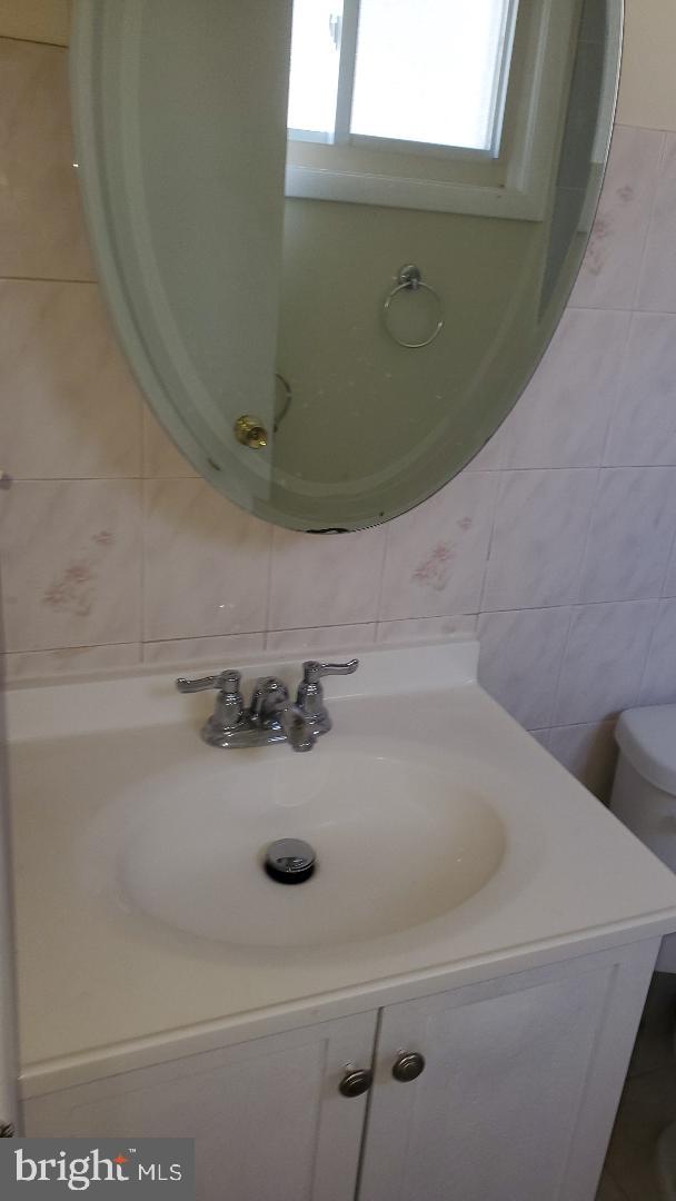 RAMBLING HILLS - Residential Lease