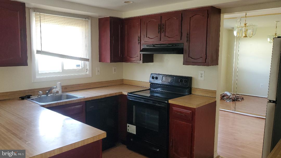 RAMBLING HILLS - Residential Lease