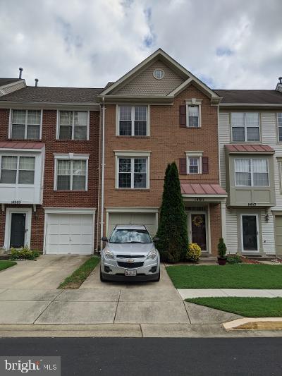 Very Nice & Updated Rental Here... Owner request 675+ Credit or Higher INCOME MINIMUM 3 TIMES GROSS MONTHLY RENT & Good Verifiable Recent Rental History ... Feature include Sun Deck... 1 Car Garage ... Finished 1st floor rec Room...