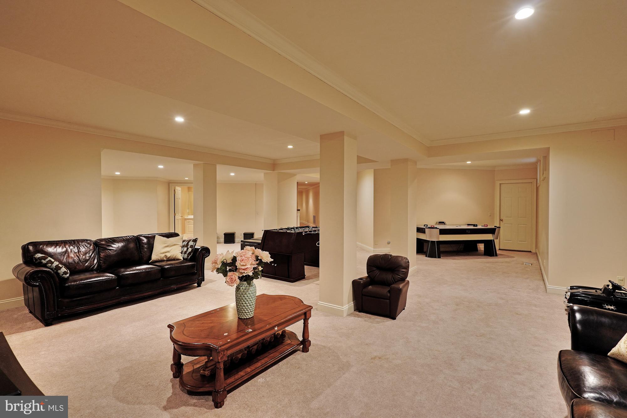 WESTBURY PARK - Residential