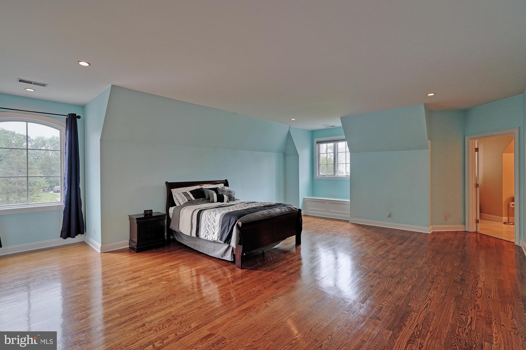 WESTBURY PARK - Residential