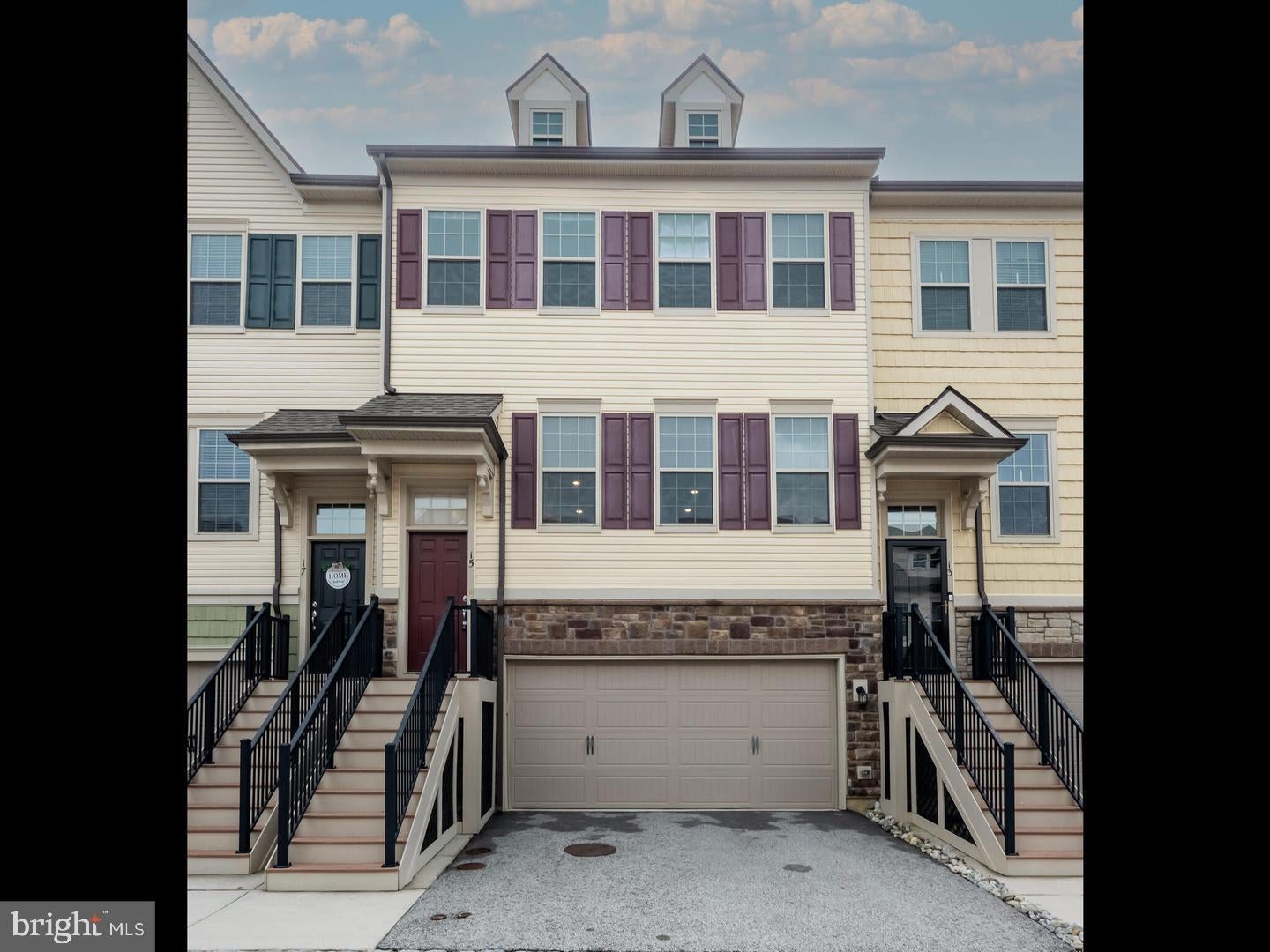 15 EAGLE LANE