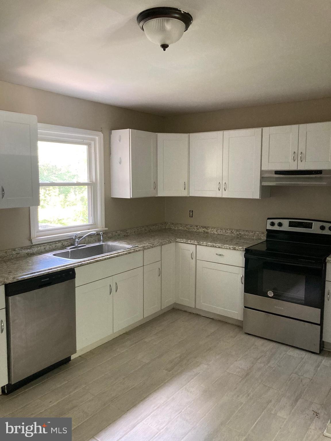 ROLLINSWOOD SOUTH - Residential Lease