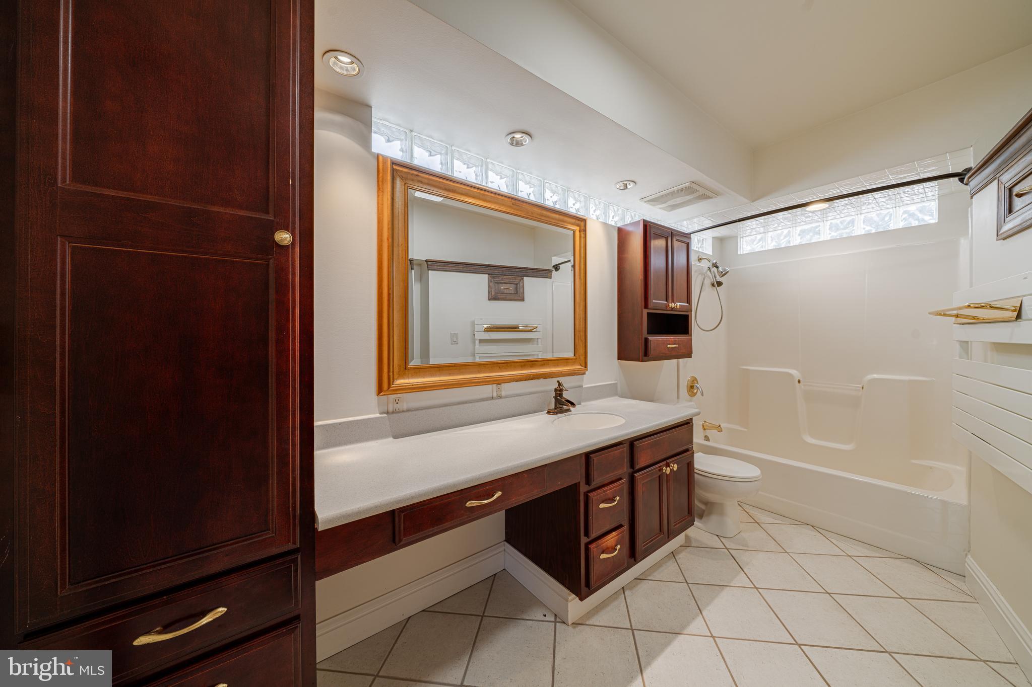 NORTH END - Residential