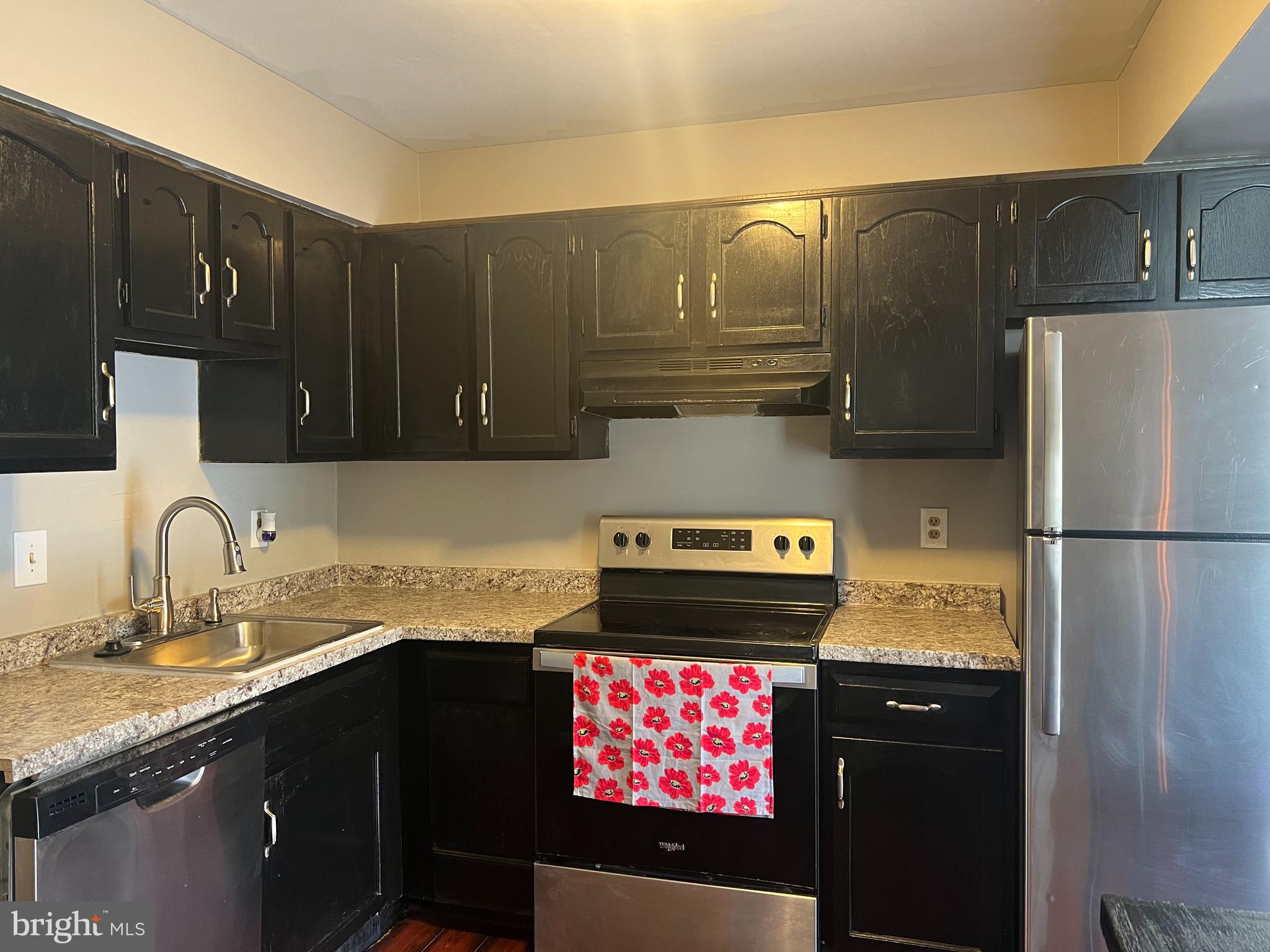 APPLEWALK CONDO - Residential