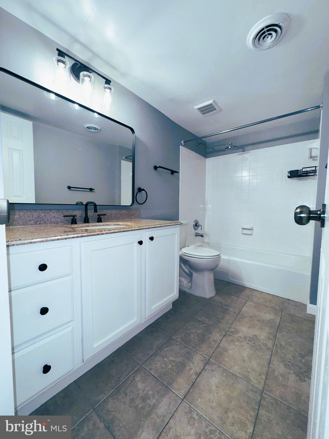 HUNTINGTON CLUB - Residential Lease