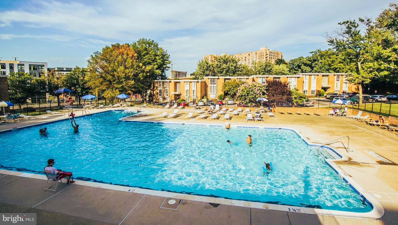 HUNTINGTON CLUB - Residential Lease