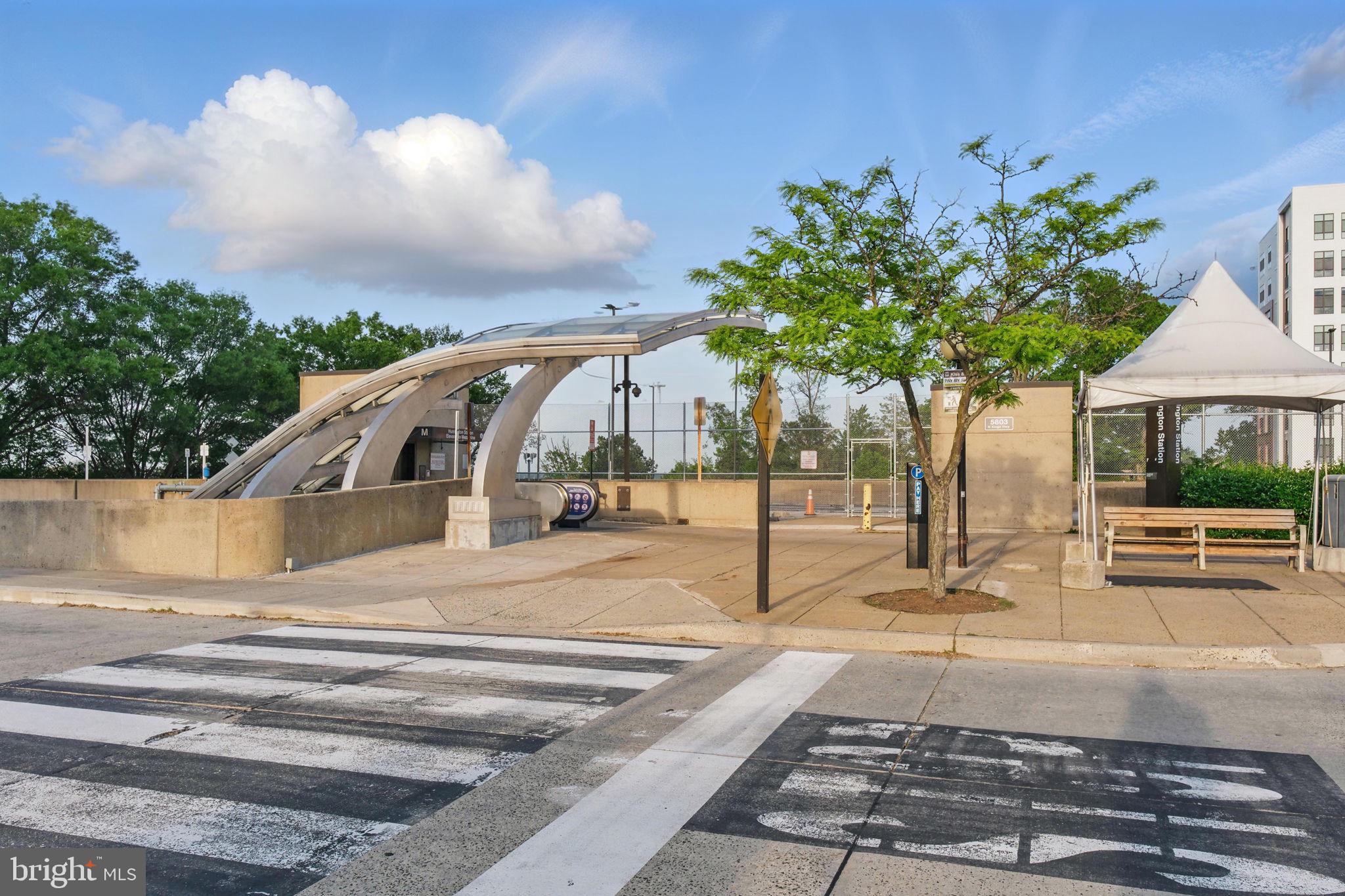 HUNTINGTON CLUB - Residential Lease