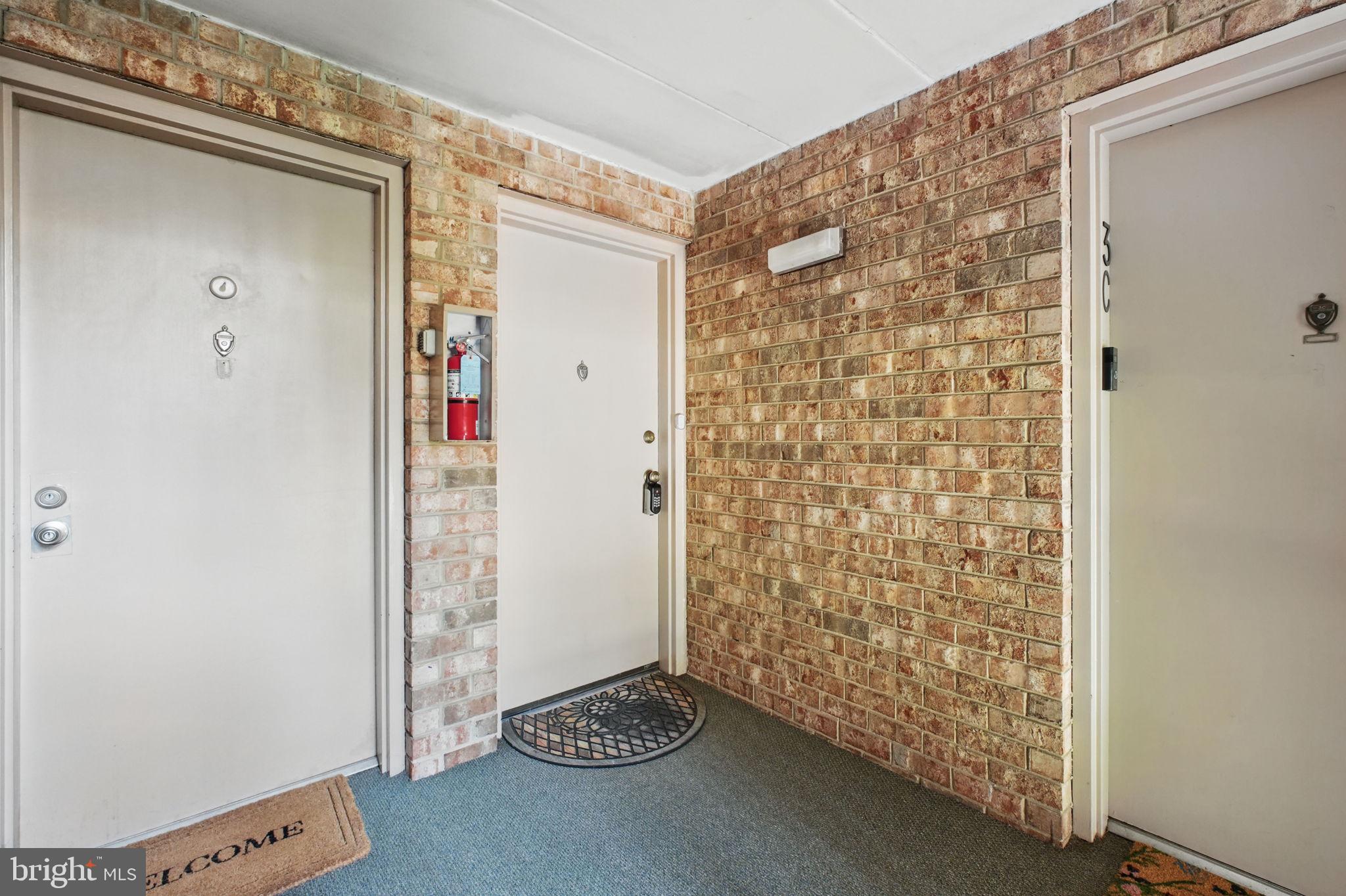 HUNTINGTON CLUB - Residential Lease