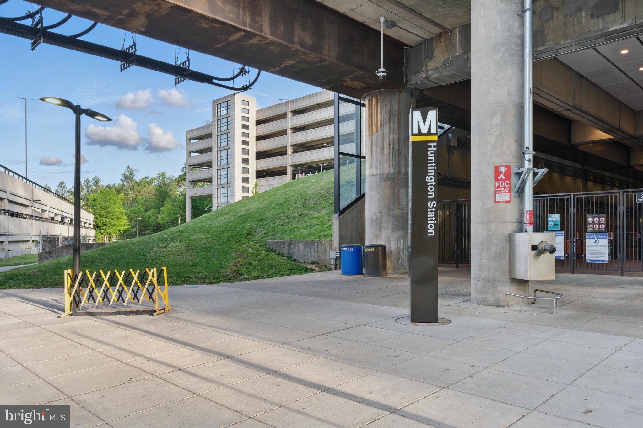 HUNTINGTON CLUB - Residential Lease