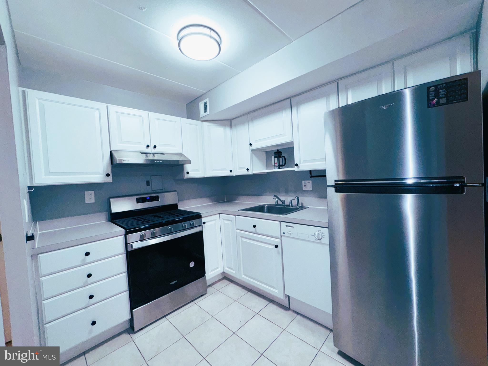 HUNTINGTON CLUB - Residential Lease