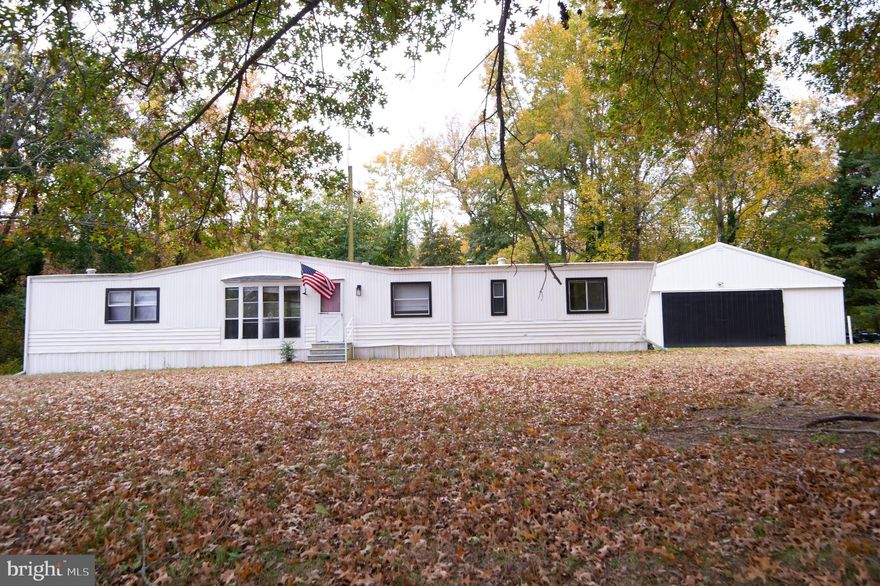 Pine Top Road - Beautiful lot improved by a 1987 manufactured home and large shop. Split bedroom floor plan. Close to all mid shore locations. recent HVAC and roof coating.