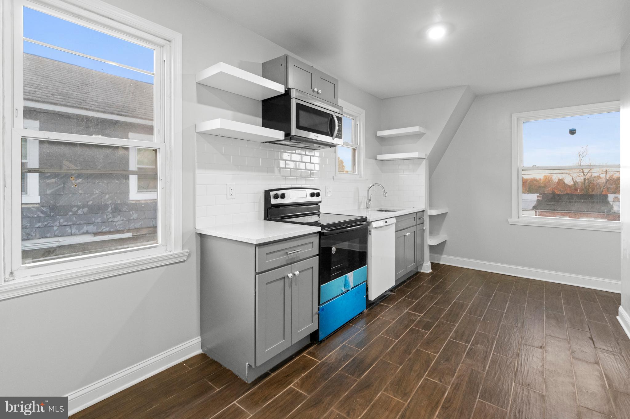 LIBERTY SQUARE - Commercial Sale