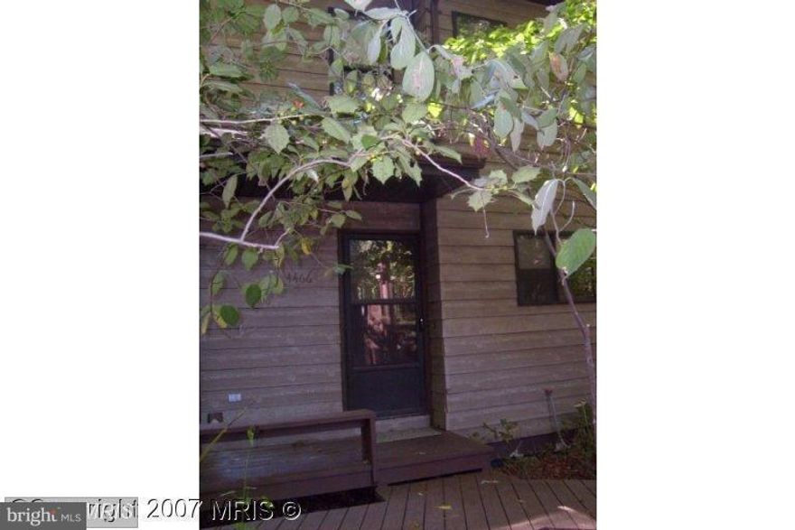 Spacious town home in Wildewood. Home has recently had laminate floors, refrigerator, stove, microwave and carpet replaced. Ready for a tenant now!!! Listing agent will run credit and write the lease. Good credit a must!!! Thank you for showing...