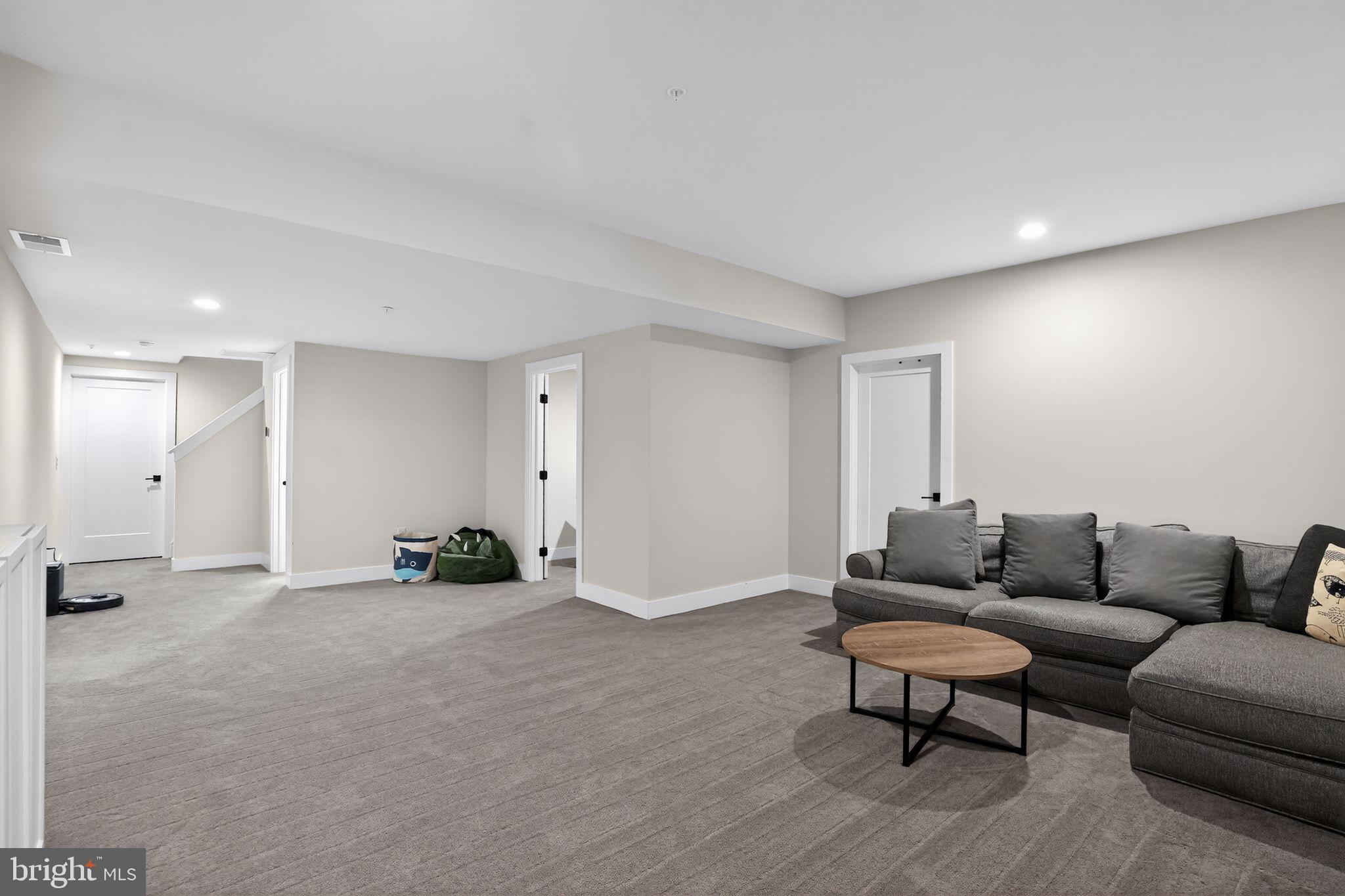 CREEKSIDE AT BLUE BELL - Residential