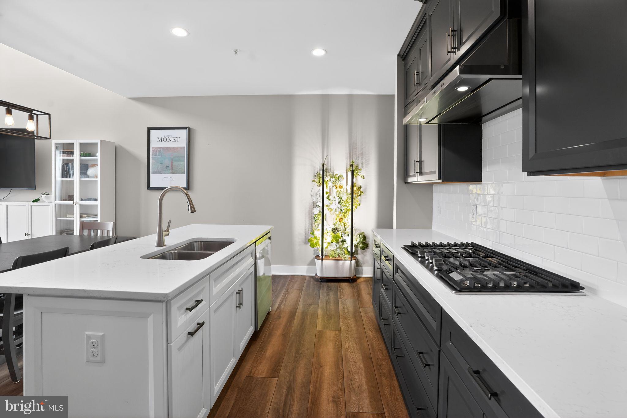 CREEKSIDE AT BLUE BELL - Residential