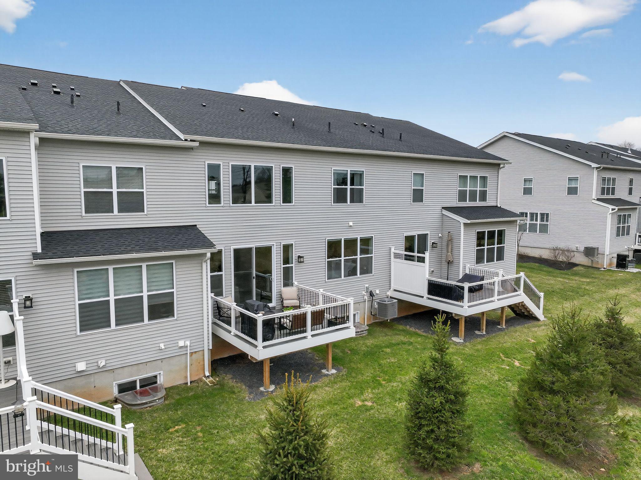 CREEKSIDE AT BLUE BELL - Residential