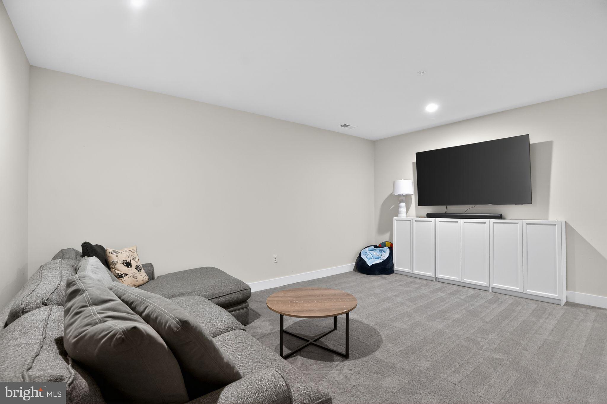 CREEKSIDE AT BLUE BELL - Residential