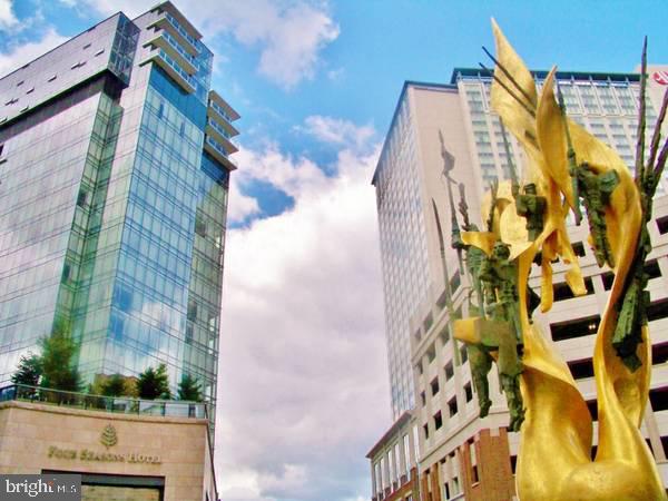 HARBOR EAST - Residential