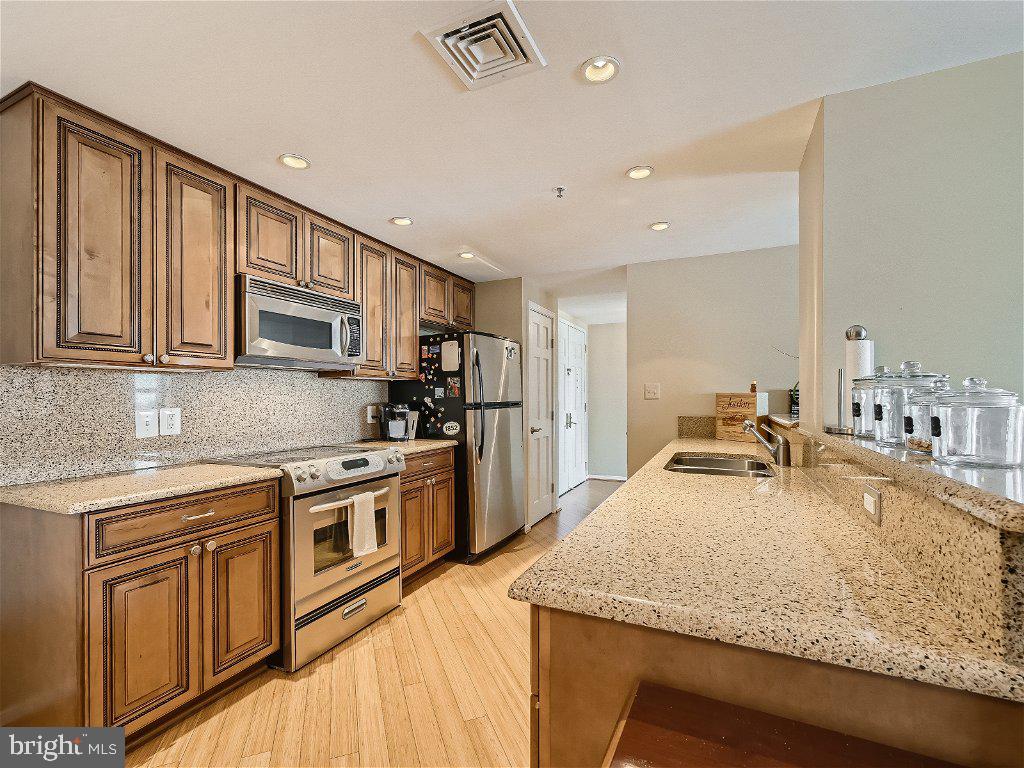 HARBOR EAST - Residential