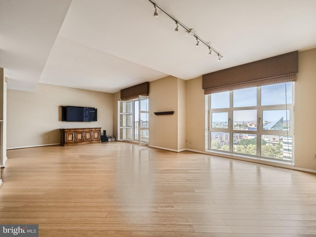 HARBOR EAST - Residential