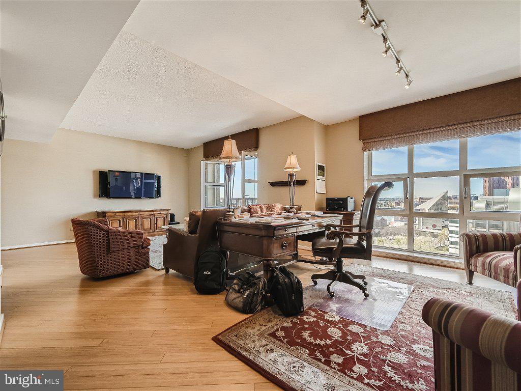 HARBOR EAST - Residential