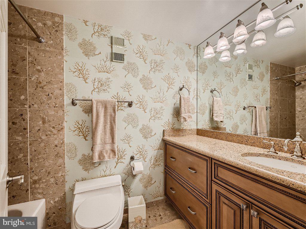 HARBOR EAST - Residential