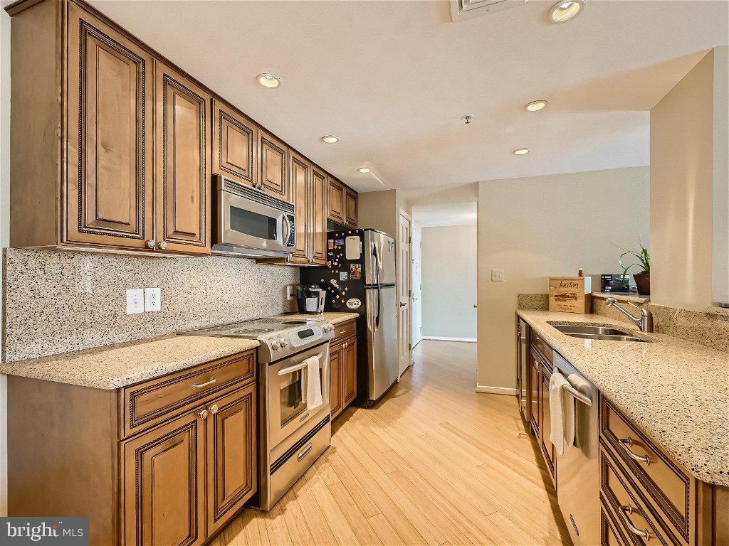 HARBOR EAST - Residential