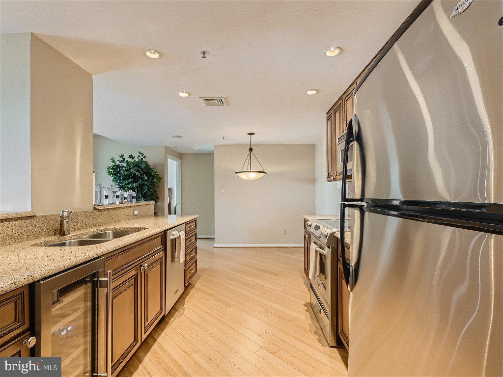 HARBOR EAST - Residential