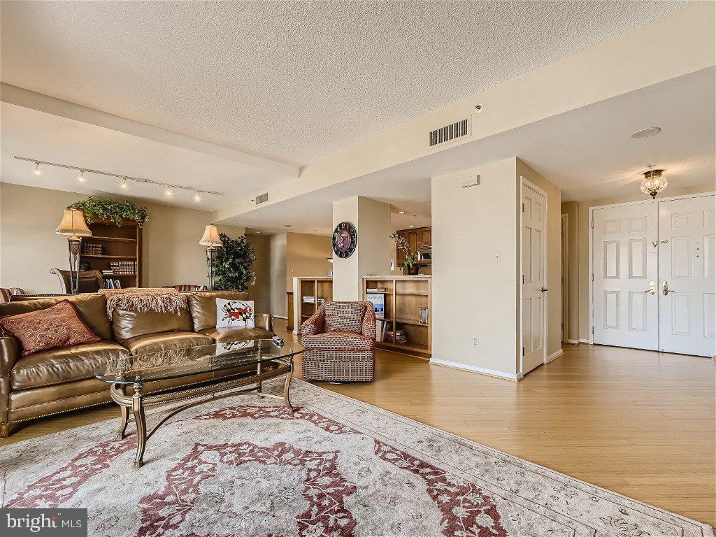 HARBOR EAST - Residential