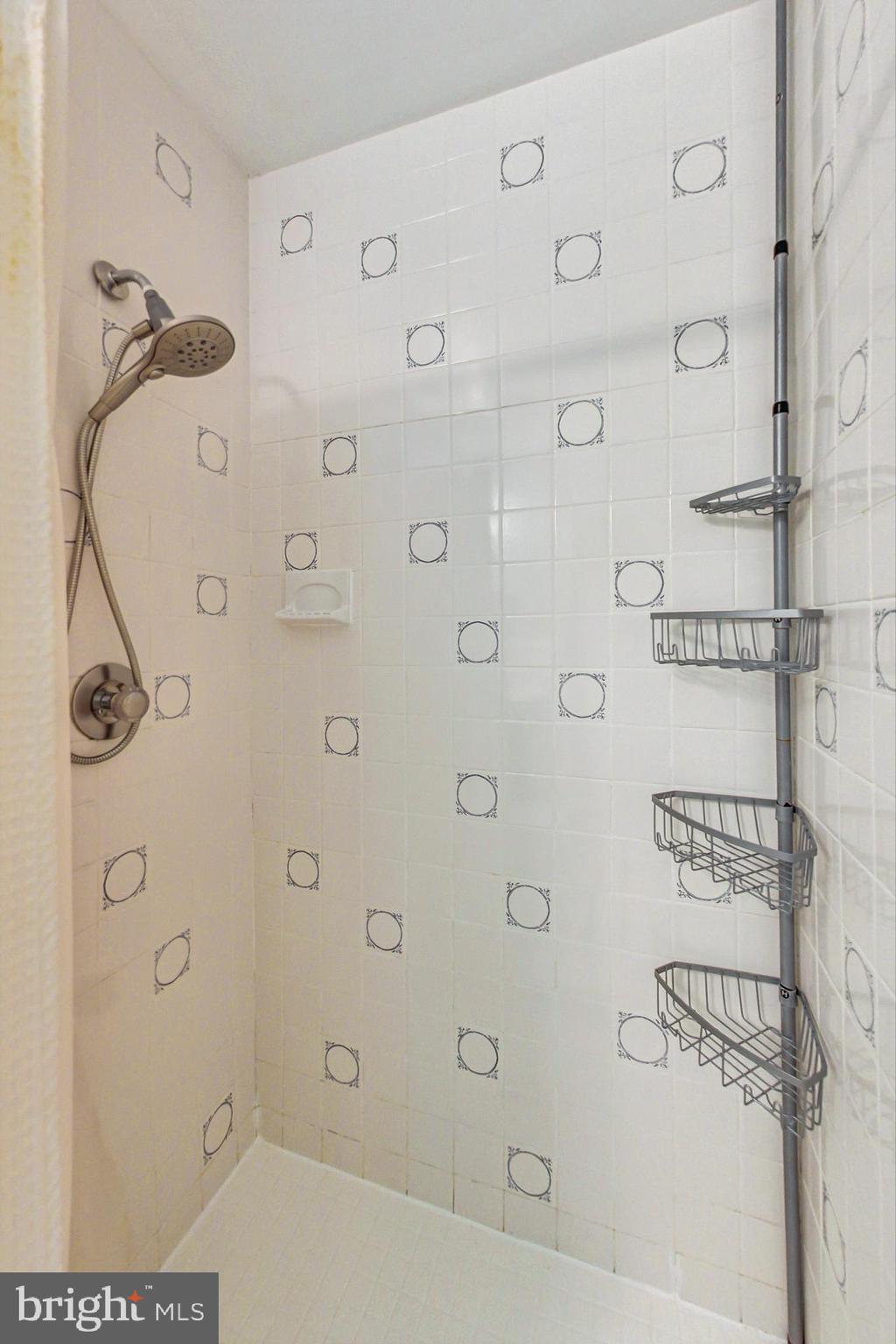 DIAMOND FARM - Residential Lease