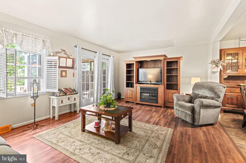 PEBBLE CREEK - Residential