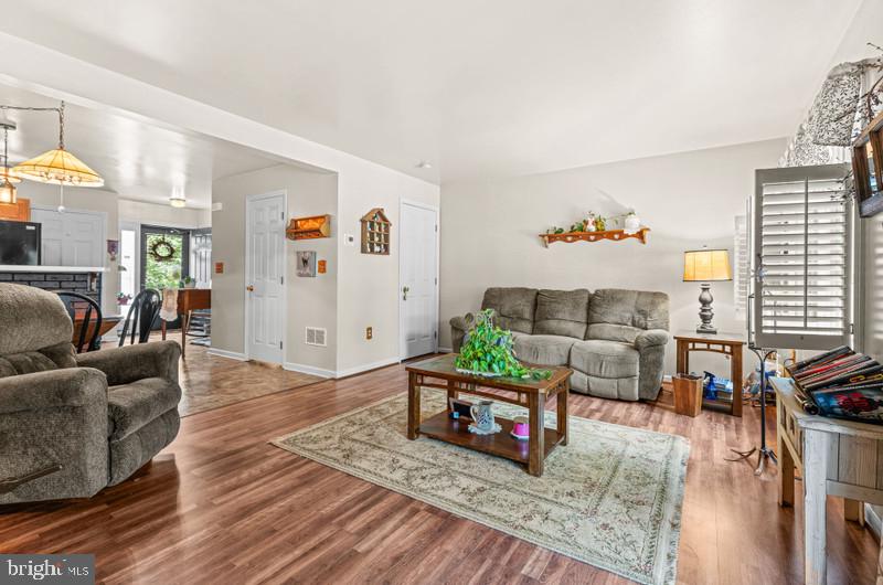 PEBBLE CREEK - Residential