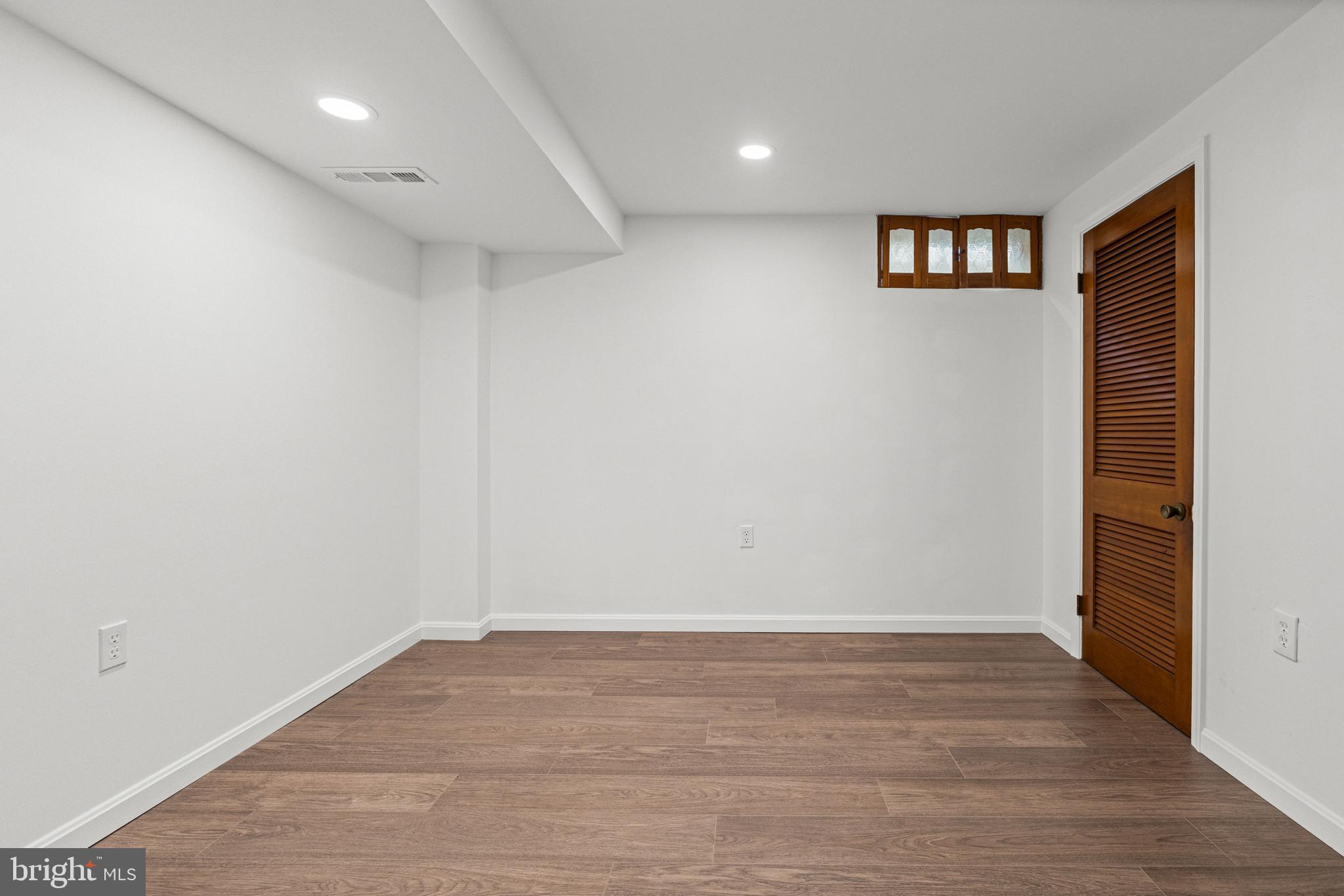 WINDSOR  MILL - Residential