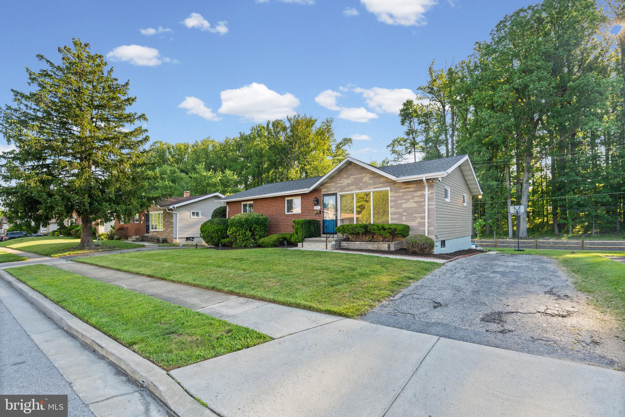 WINDSOR  MILL - Residential