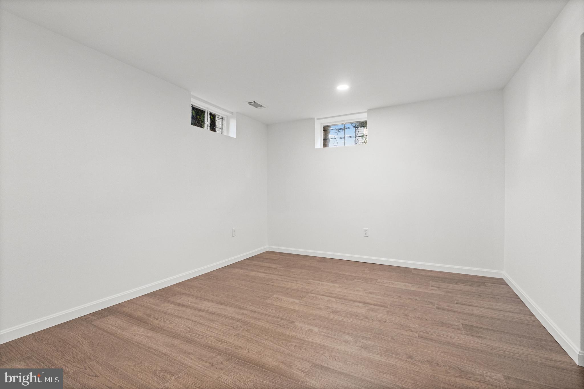 WINDSOR  MILL - Residential