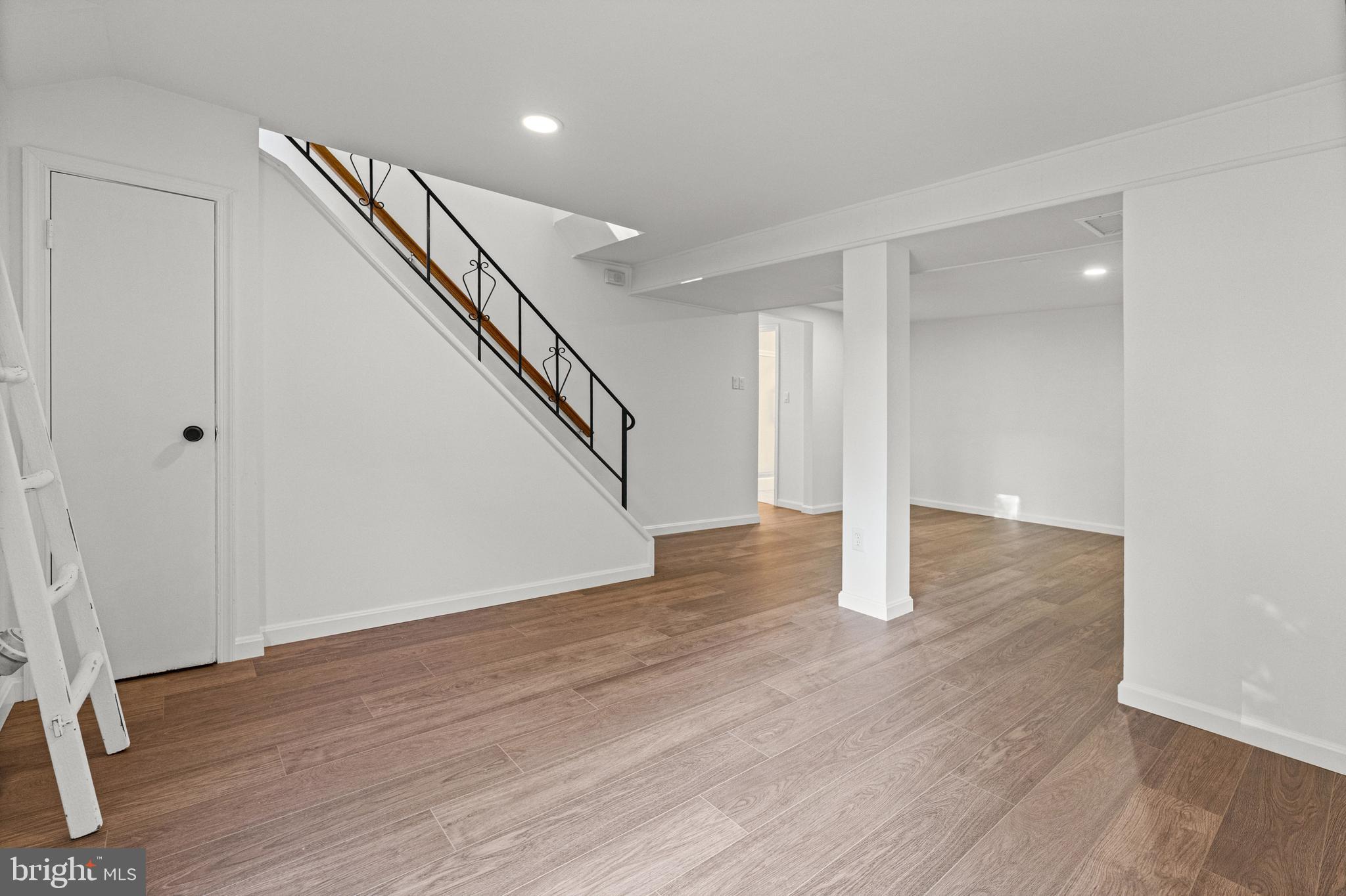 WINDSOR  MILL - Residential
