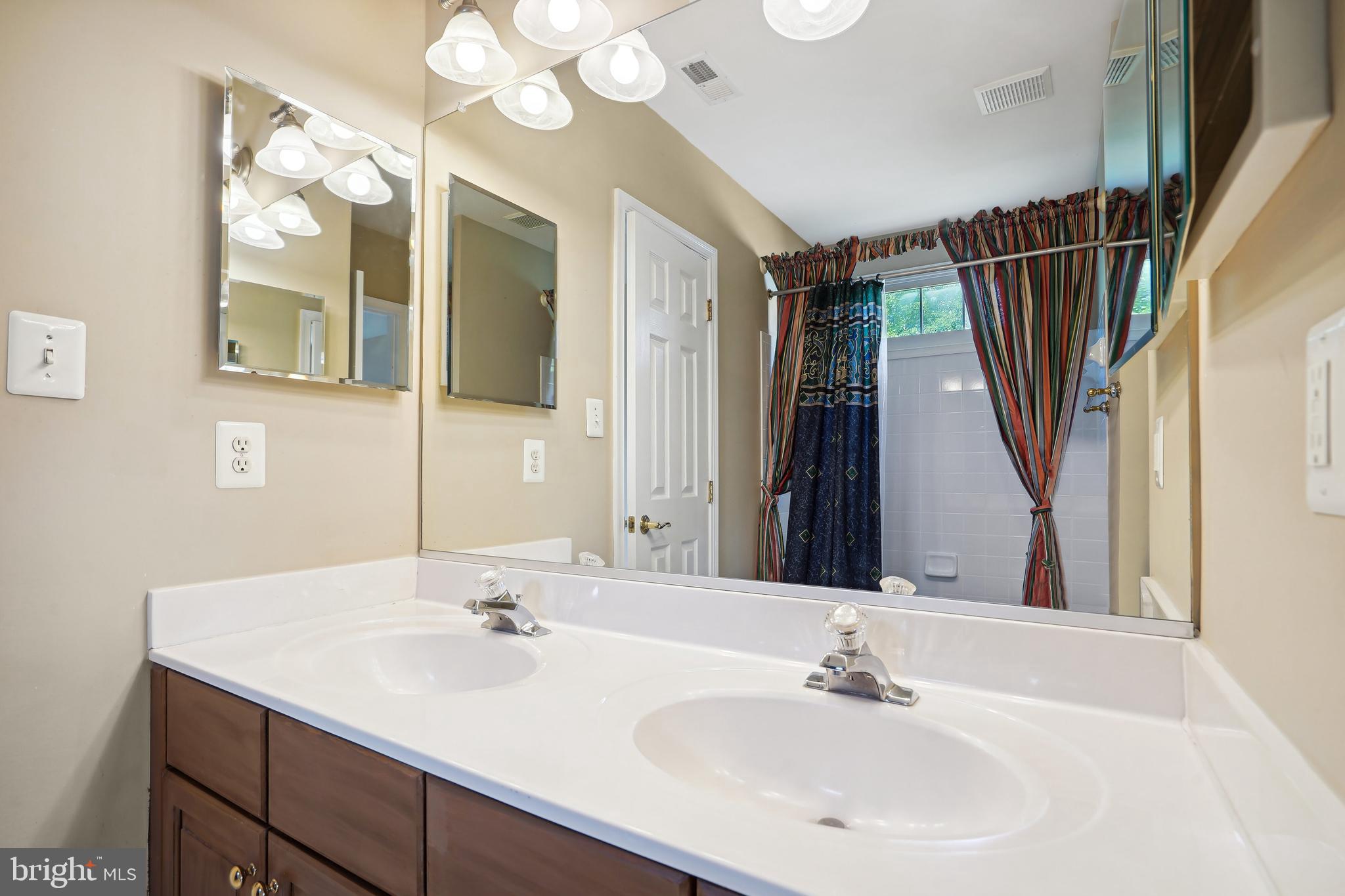 CROSSPOINTE - Residential