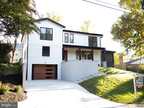 Photo of 6303 HAVILAND DR, BETHESDA, MD 20817 (MLS # MDMC2058310) Photo of 6303 HAVILAND DR, BETHESDA, MD 20817 (MLS # MDMC2058310)