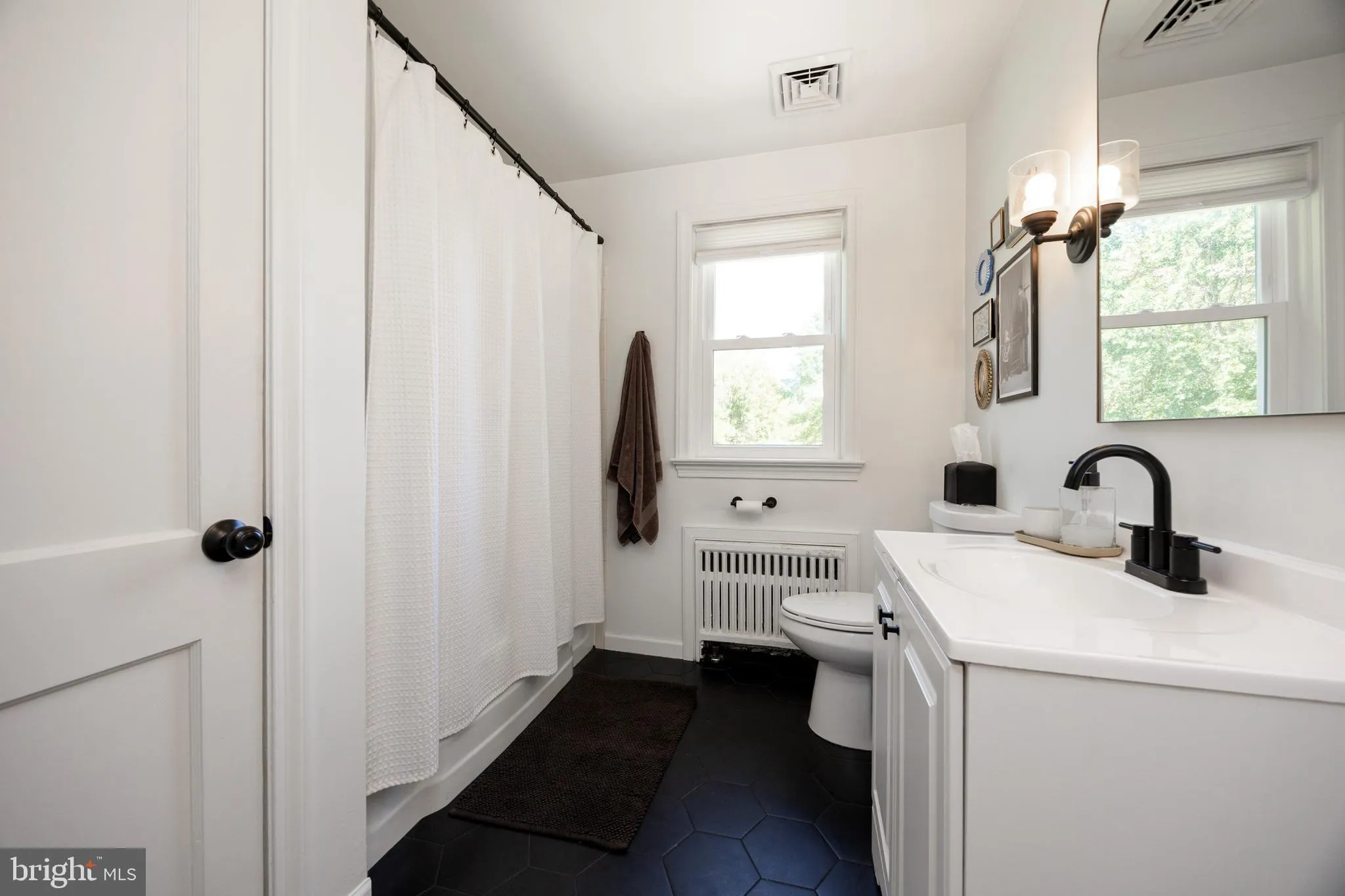 Phoenixville, Pennsylvania 19460, United States, 2 Bedrooms Bedrooms, ,1 BathroomBathrooms,Residential,Pending,214379