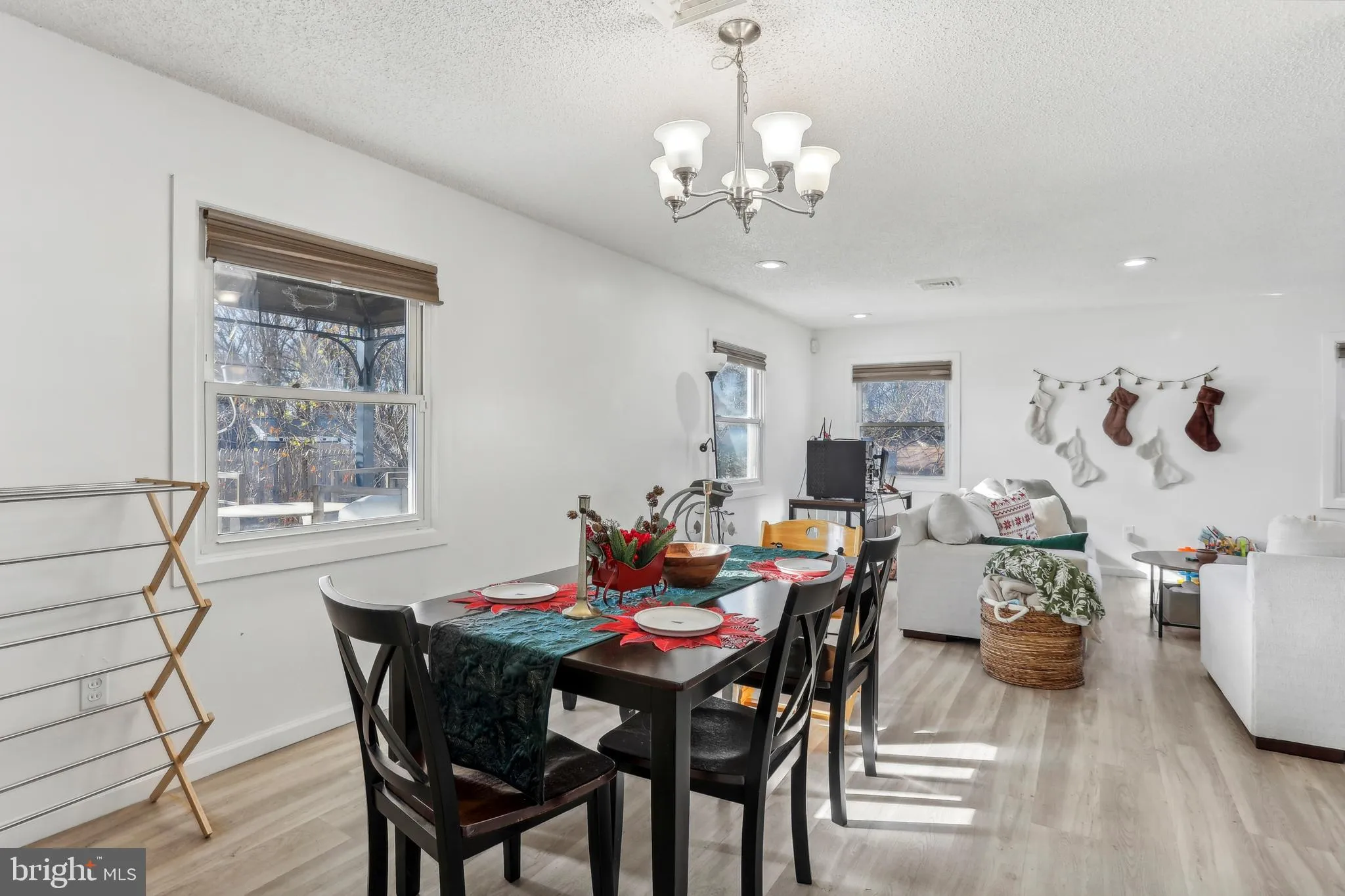 Willingboro, New Jersey 08046, United States, 3 Bedrooms Bedrooms, ,2 BathroomsBathrooms,Residential,Pending,77608