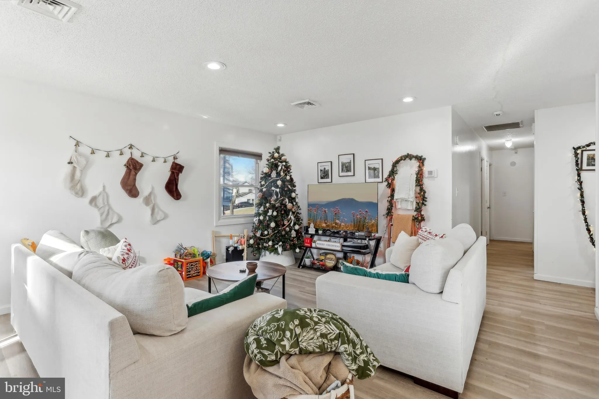 Willingboro, New Jersey 08046, United States, 3 Bedrooms Bedrooms, ,2 BathroomsBathrooms,Residential,Pending,77608