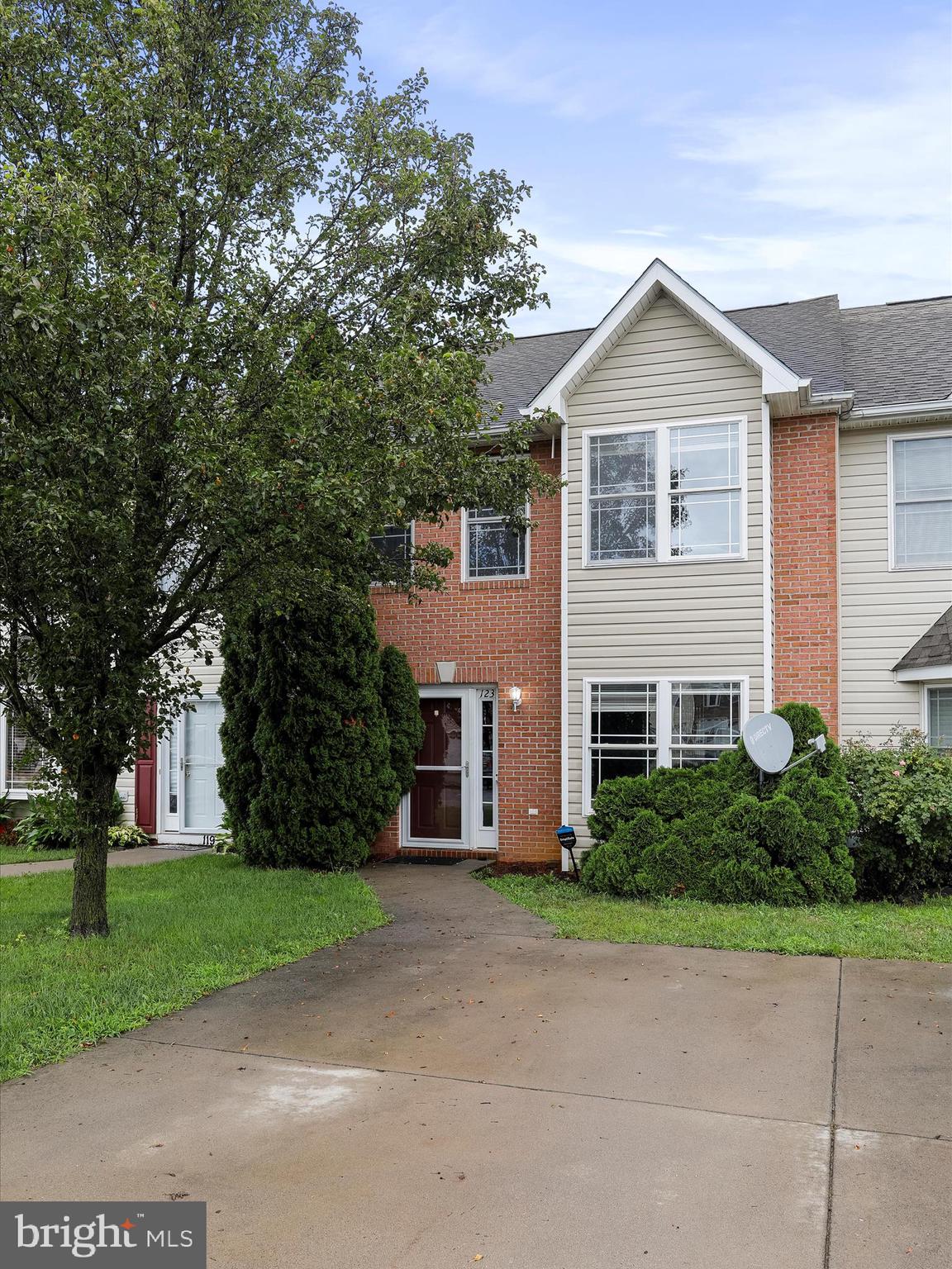 LOCUST HILL - Residential