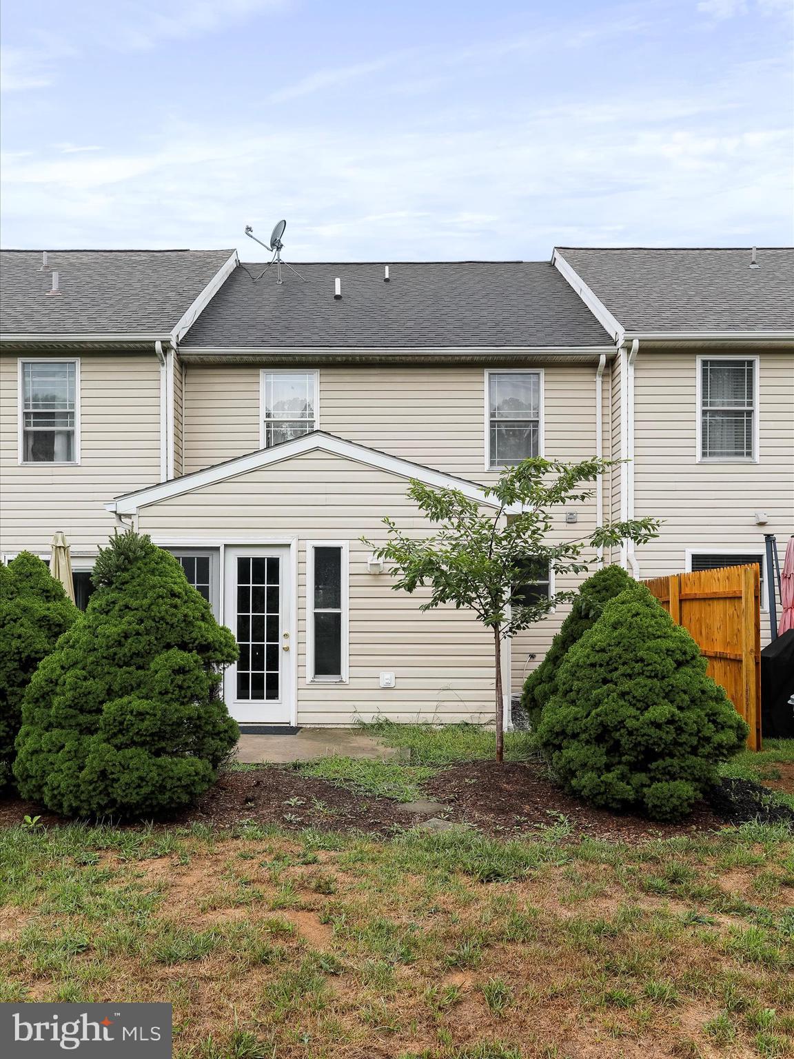 LOCUST HILL - Residential