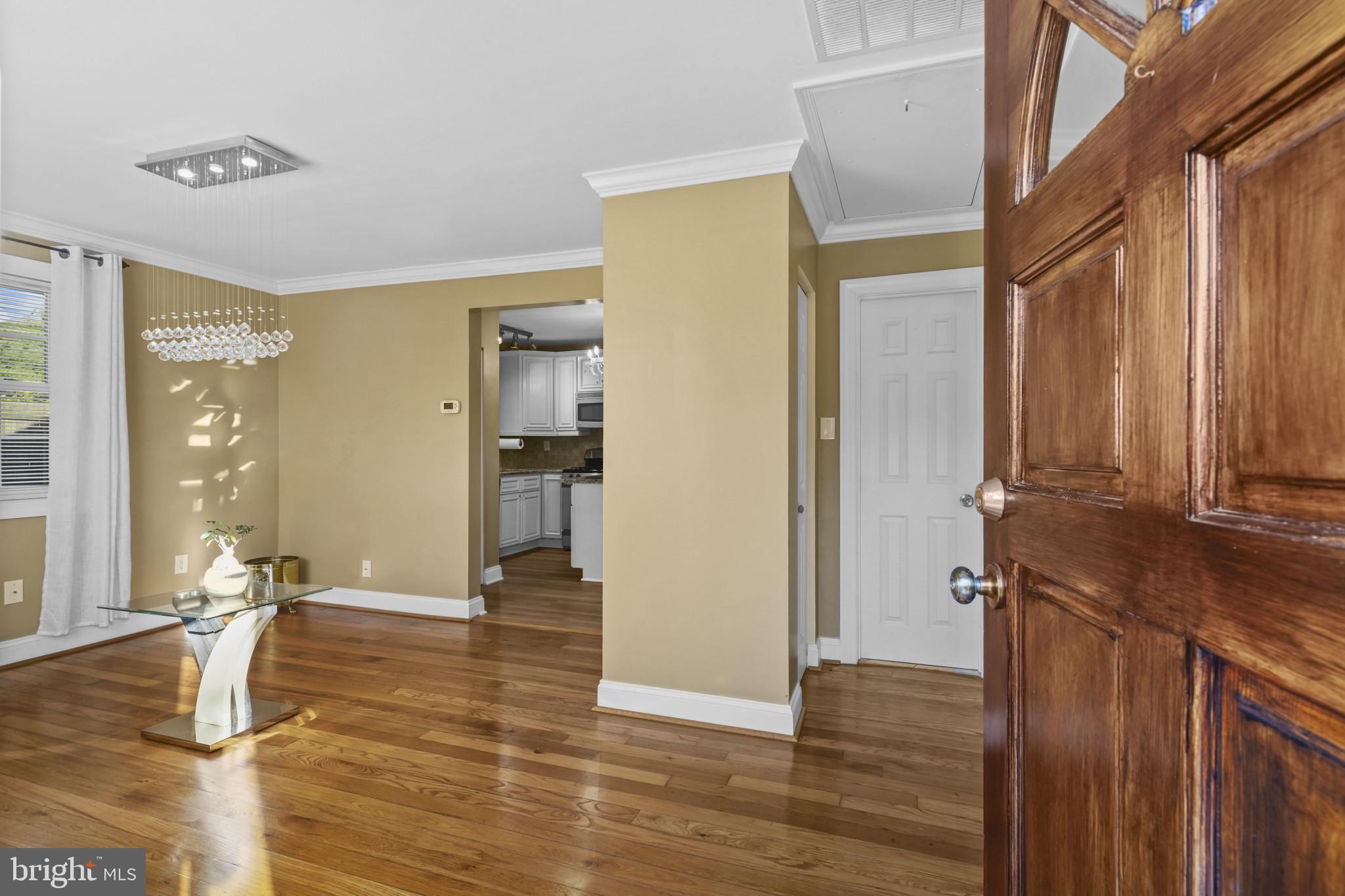 6816 ARLINGTON BOULEVARD