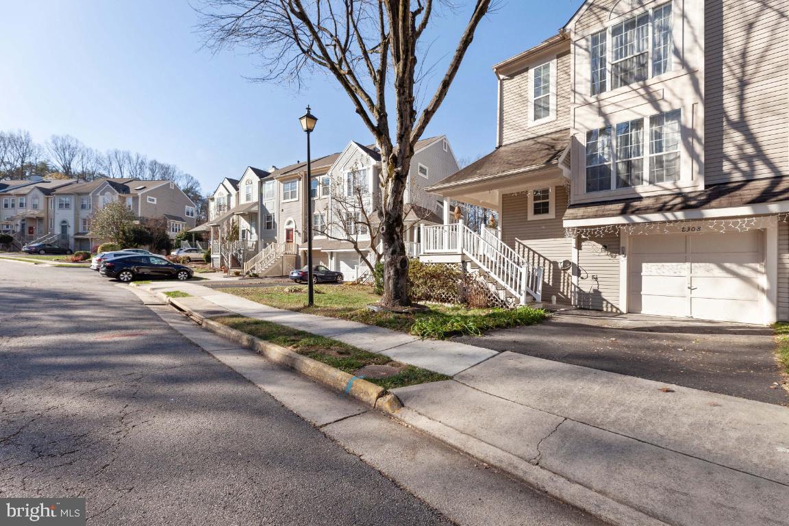 8308 SOUTHERN OAKS COURT