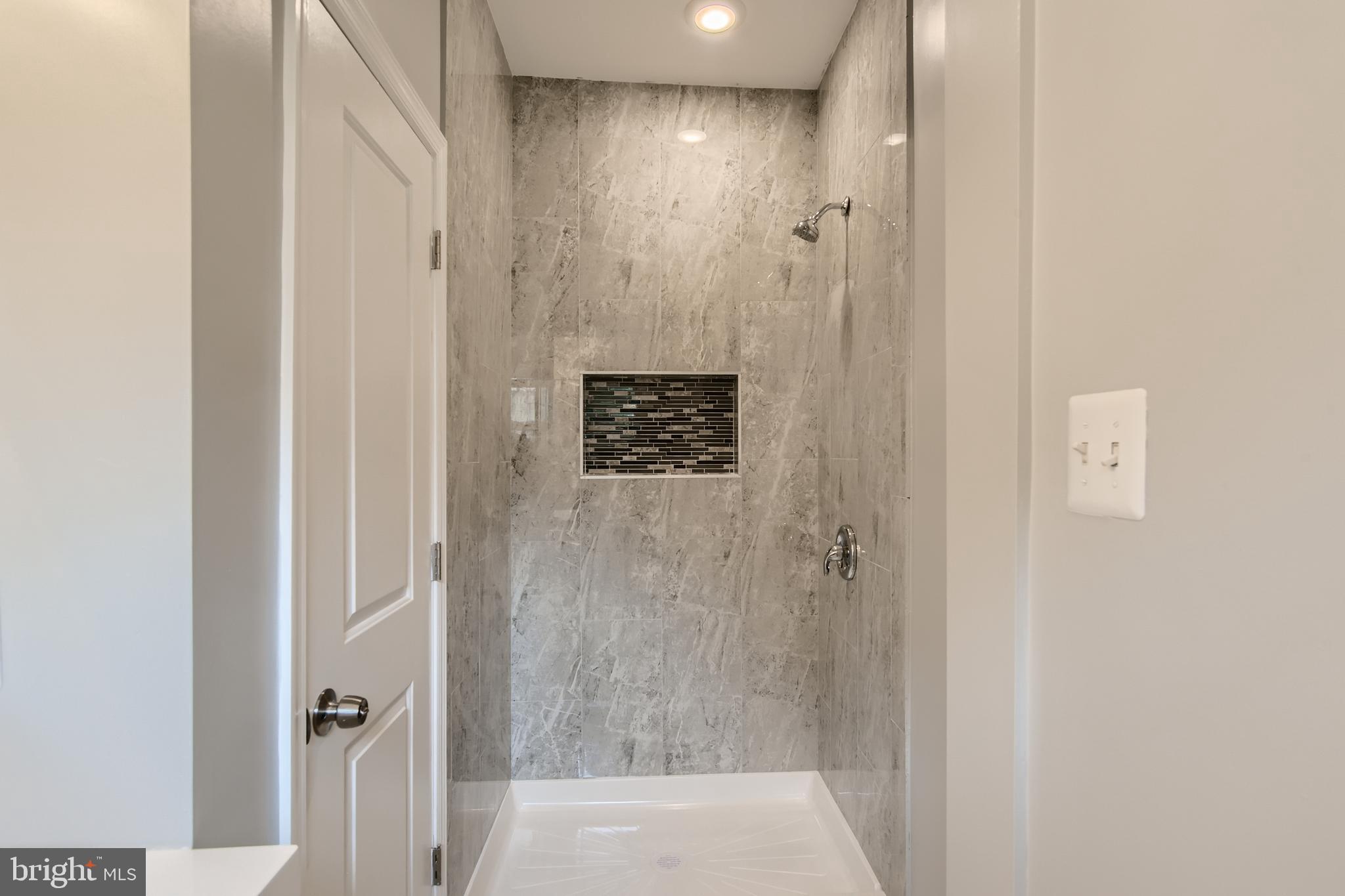 LANDSDOWNE - Residential