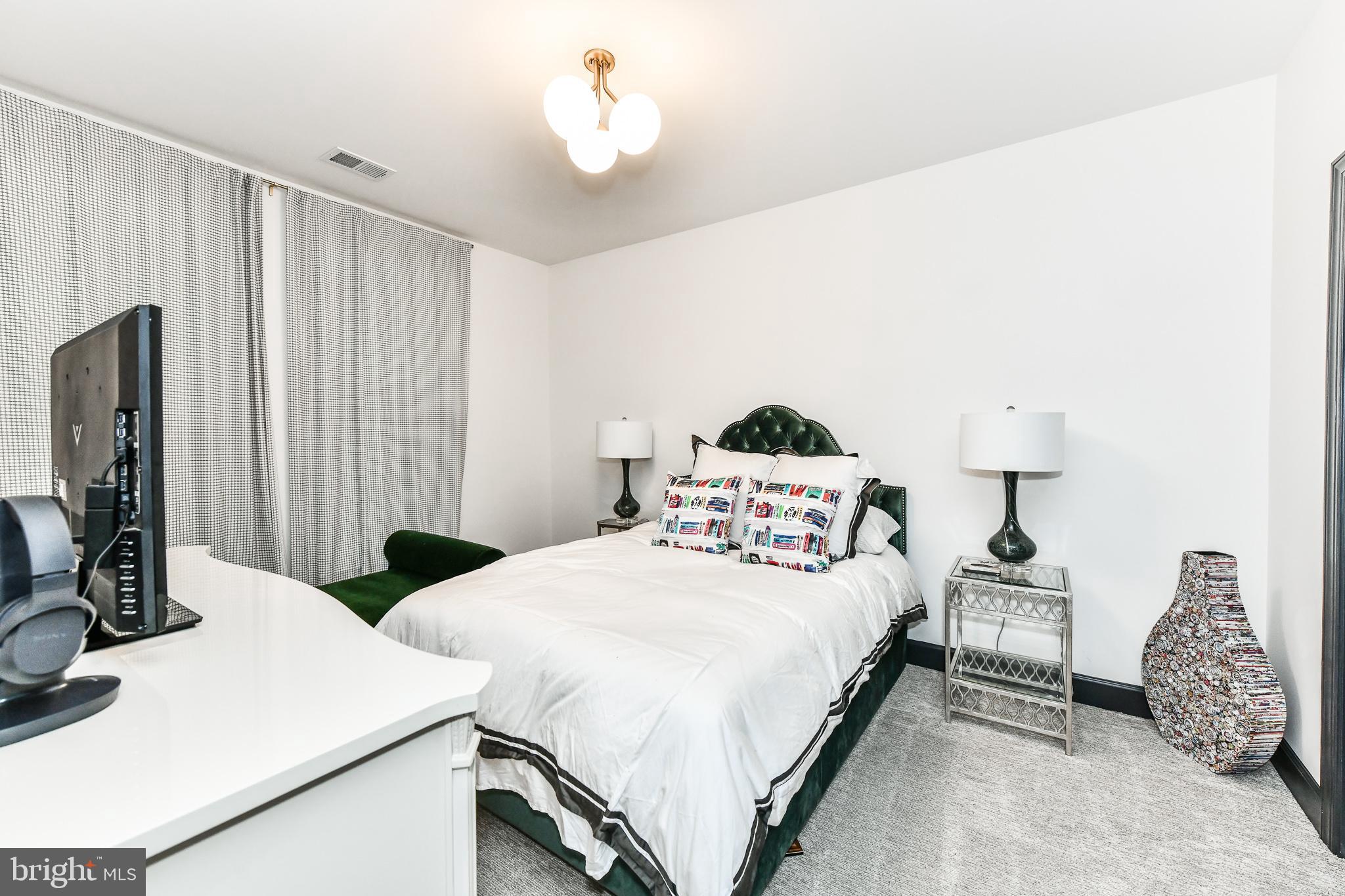 BRAMBLETON TOWN CENTER - Residential Lease