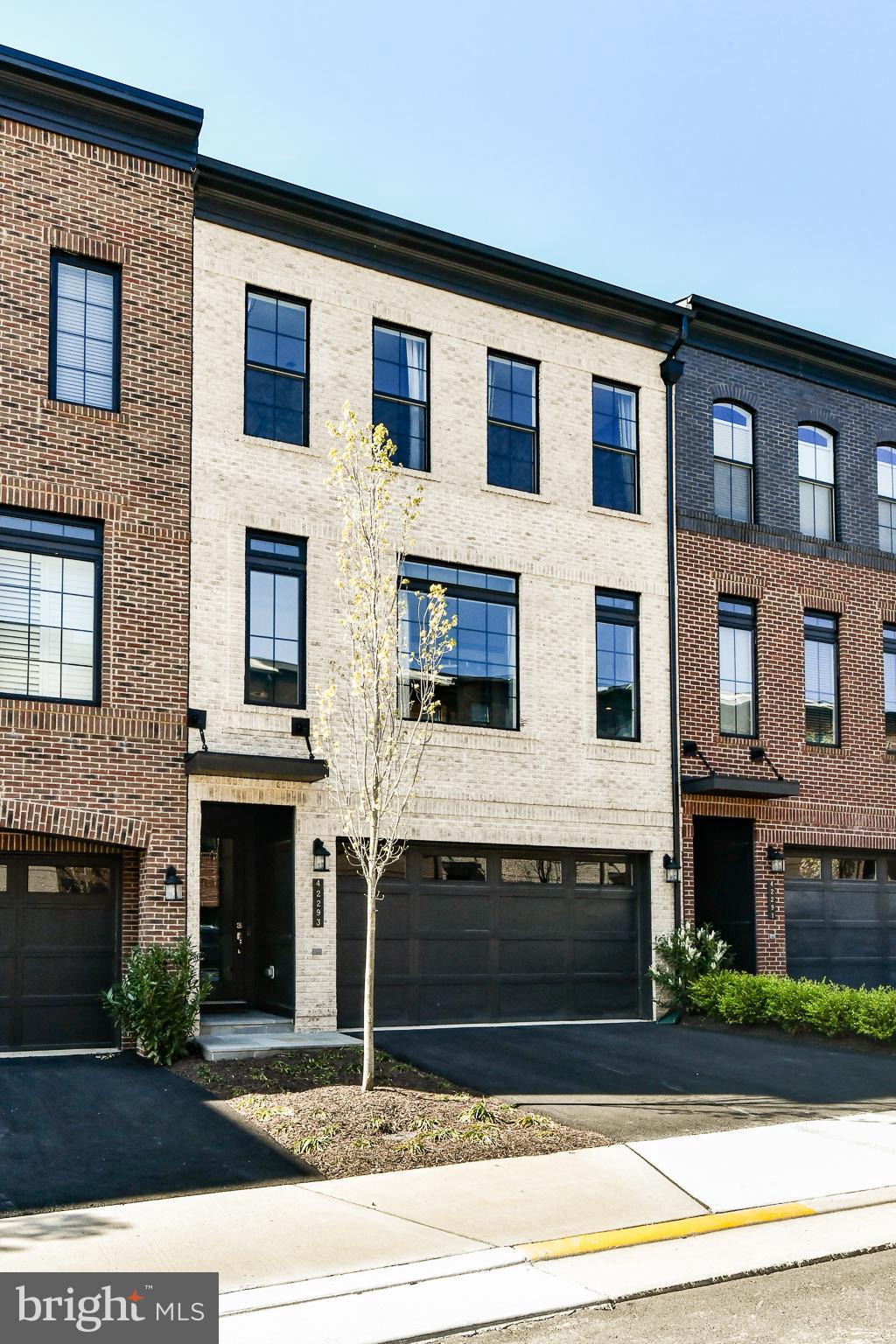 BRAMBLETON TOWN CENTER - Residential Lease